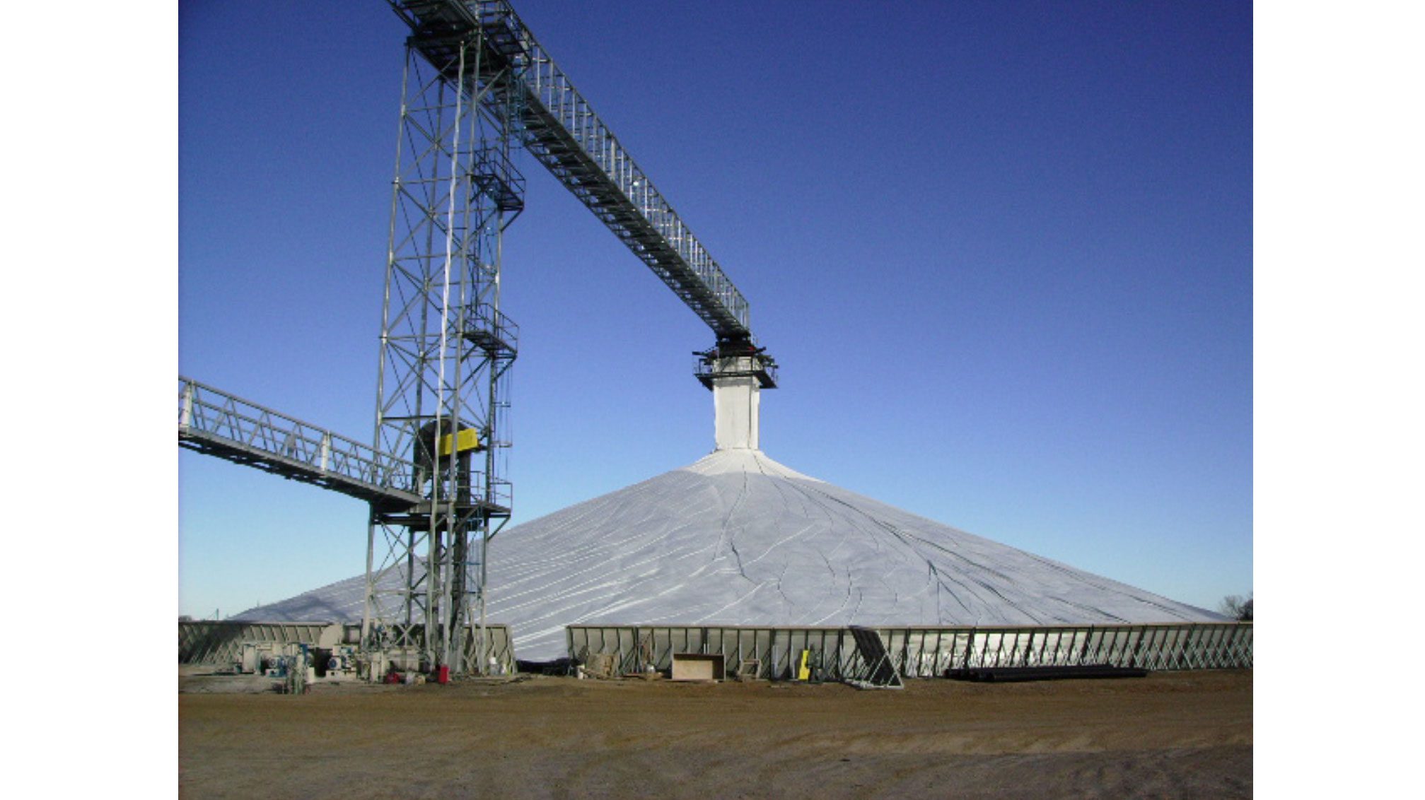 Large covered grain pile and conveyor