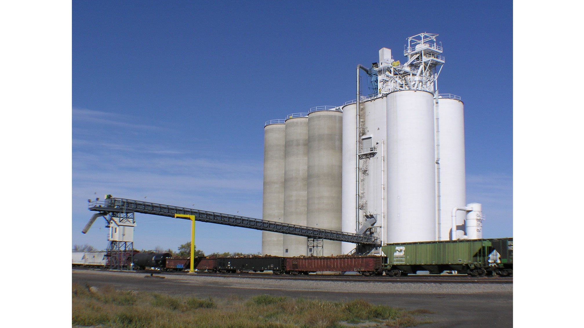 Large storage silos and conveyor system